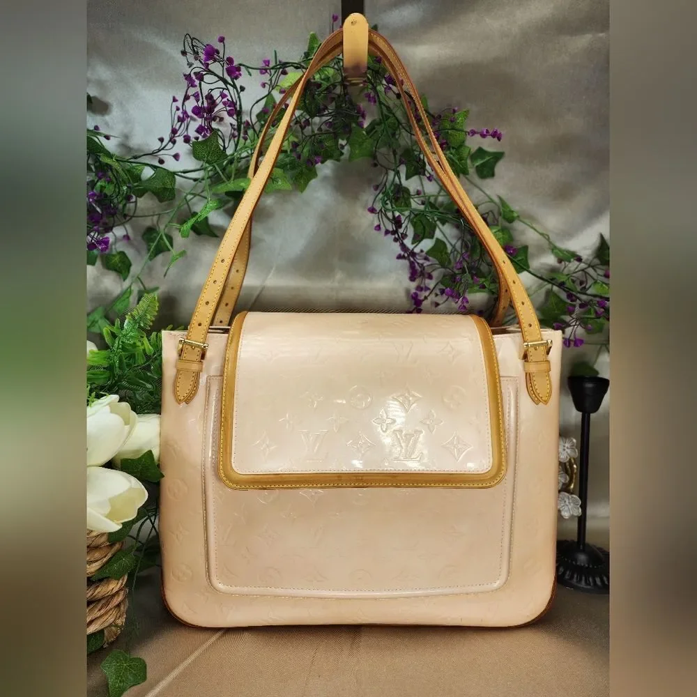 Louis Vuitton Vernis Petronia Street Marshmallow w/ Dust Bag & COA EUC